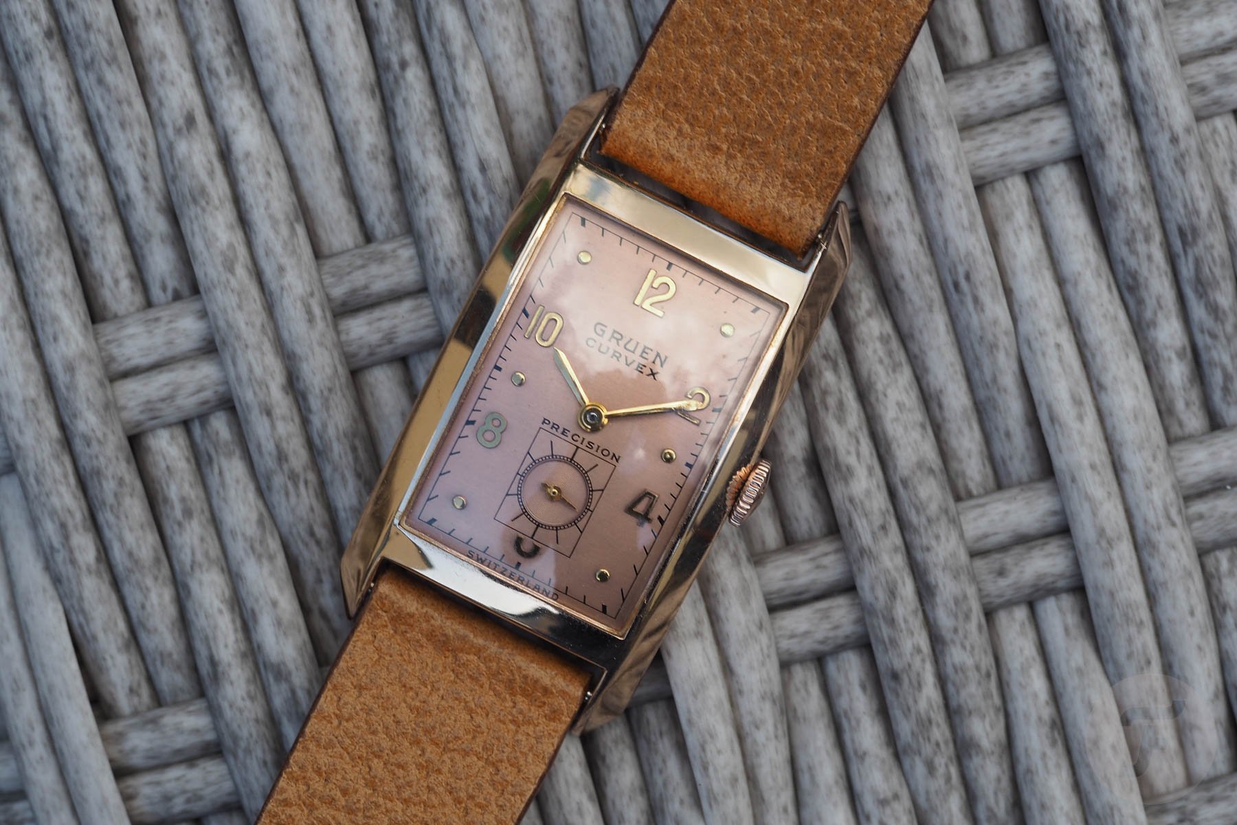 Public Service Announcement: Save The Vintage Gold Watches - Jumping ...